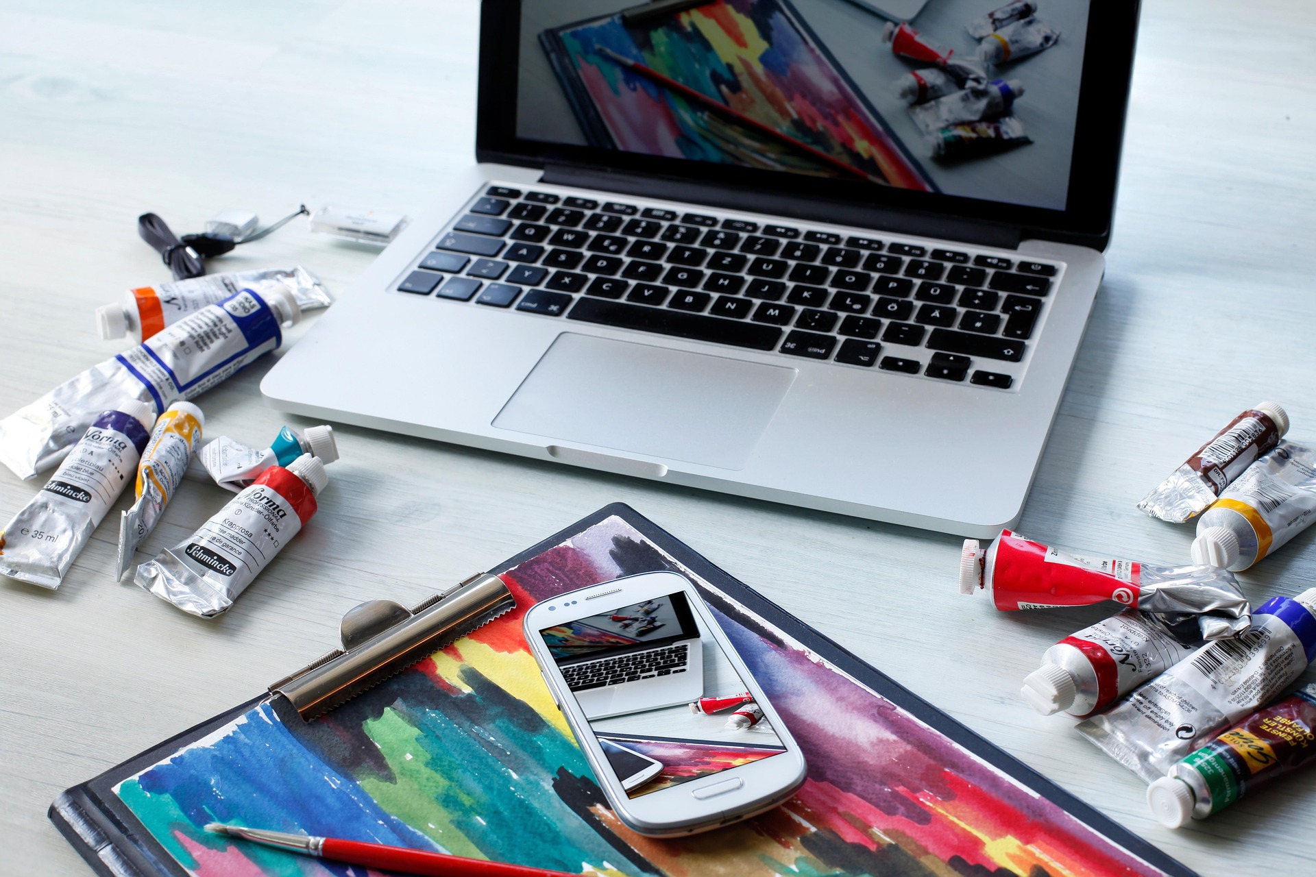 Diseño y Desarrollo de sitios web corporativos. Tiendas virtuales y plataformas de comercio electrónico. Sistemas de gestión empresarial. Plataformas educativas. Integración con bases de datos. Desarrollo de APIs y servicios web. Mantenimiento y actualización de aplicaciones existentes.